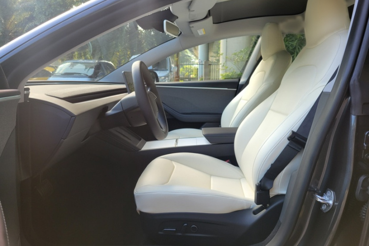 Tesla Model 3 2024 car image #11
