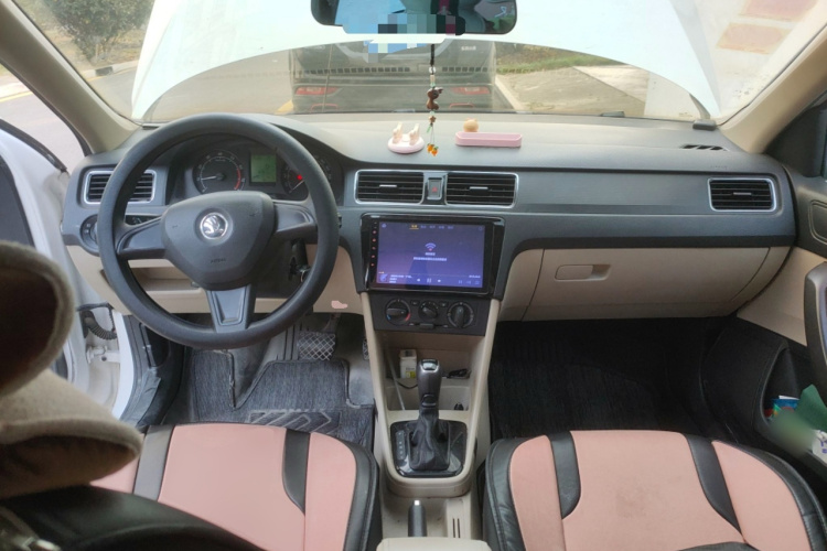 Skoda Rapid 2015 #11 Skoda Rapid 2015 car image #11