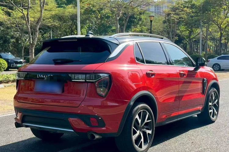 Lynk & Co 01 2018 #11 Lynk & Co 01 2018 car image #11