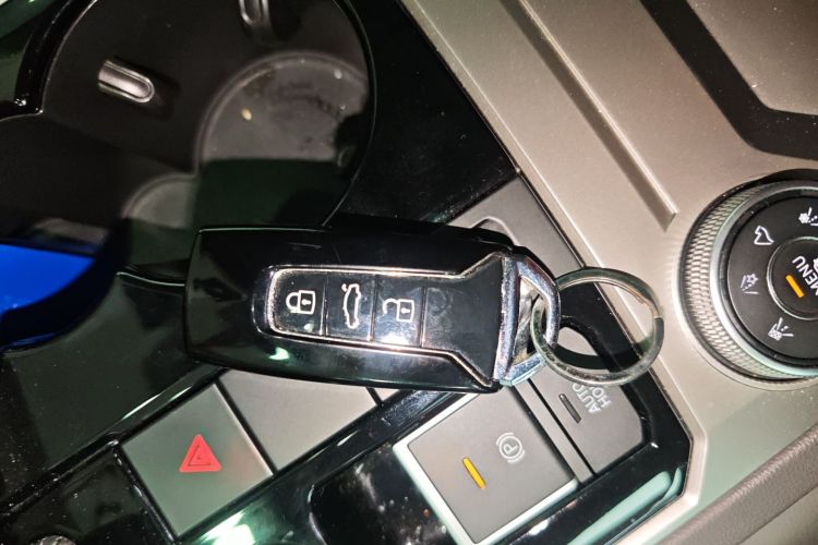 Volkswagen Touareg 2018 car image #11