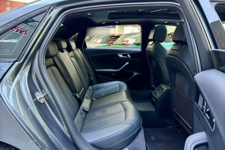 Audi A4L 2024 car image #11