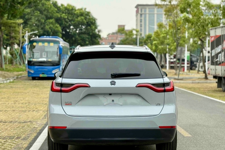 NIO ES8 2020 car image #11