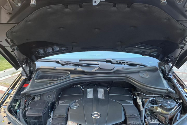 Mercedes-Benz M Class 2015 car image #11