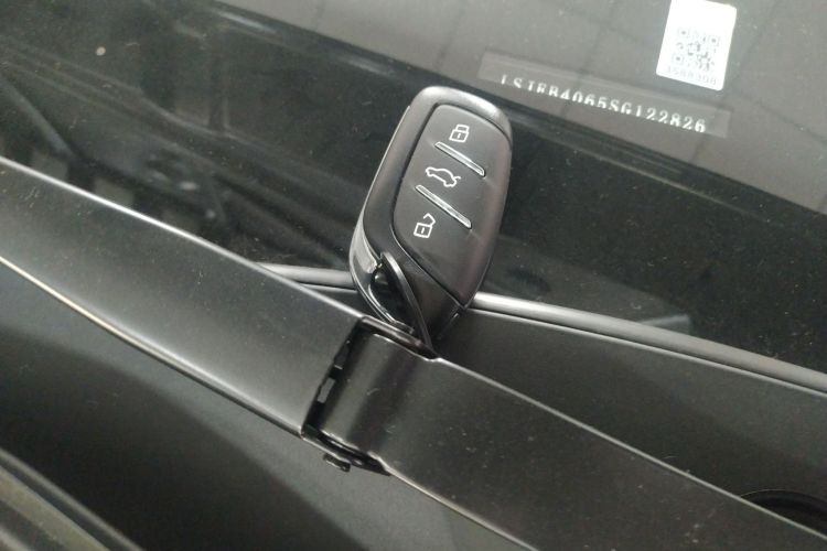 MG 4 EV 2025 car image #11