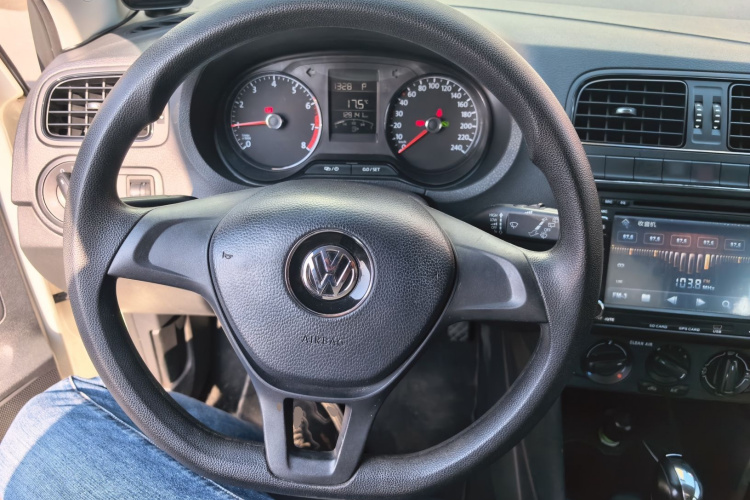 Polo 2016 image de voiture #11
