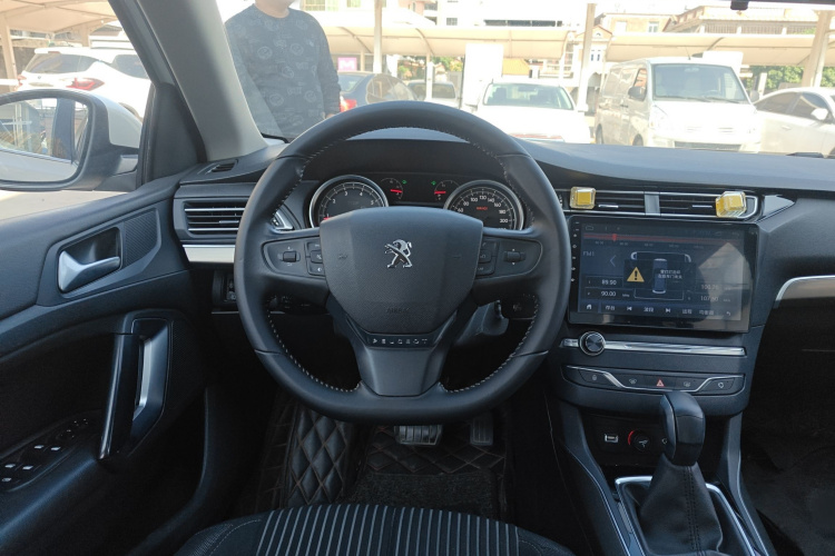 Peugeot 408 2018 car image #11