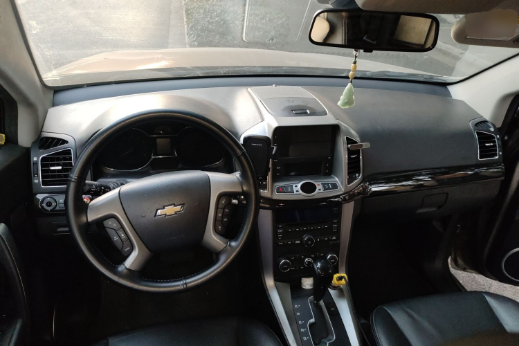 Chevrolet Captiva 2015 immagine di auto #11
