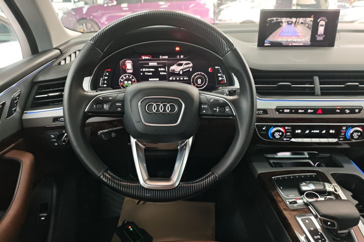 Audi Q7 2016 car image #11