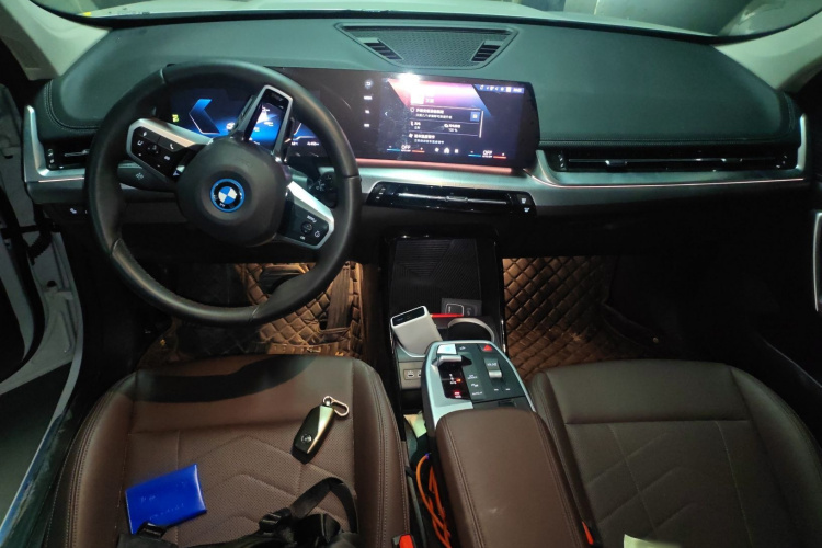 BMW iX1 2024 car image #11