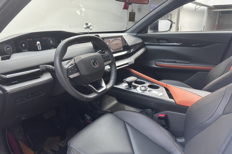 Changan UNI-V iDD 2023 car image #11