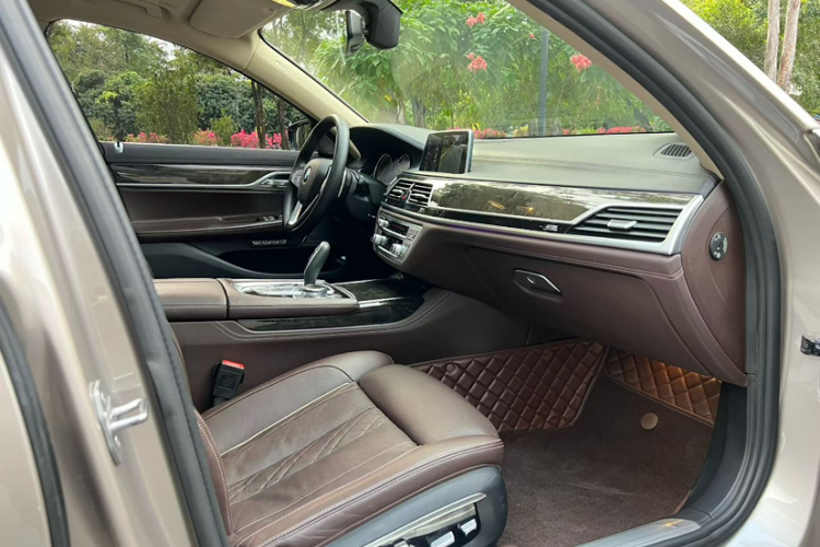 BMW 7 Series 2016 #11 BMW 7 Series 2016 car image #11