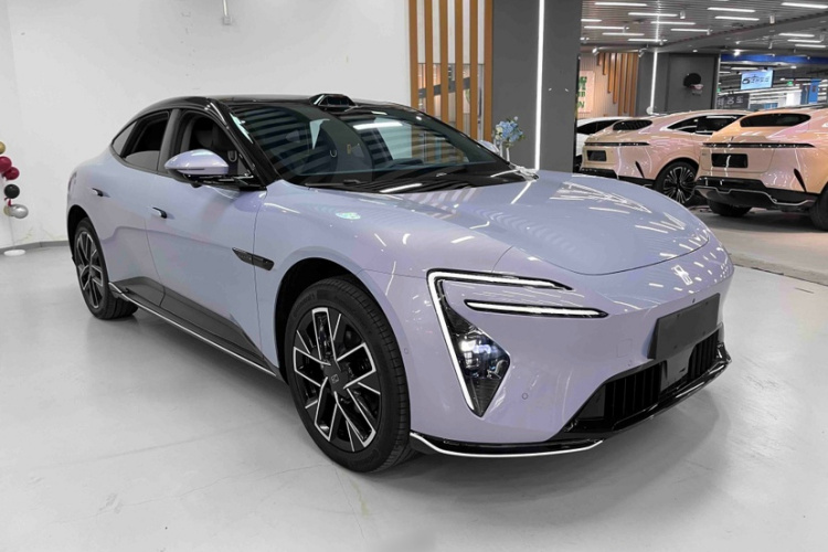 阿维塔 阿维塔06 2025 汽车图片 #11