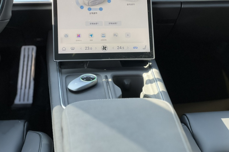 哪吒汽车 哪吒S猎装 2025 汽车图片 #11