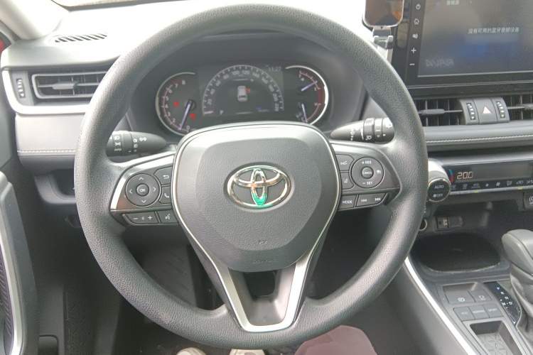 Toyota RAV4 2020 car image #11