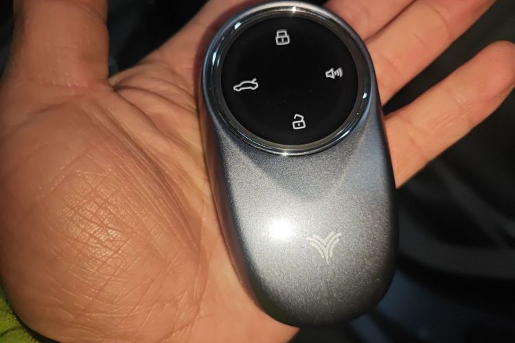 哪吒汽车 哪吒S猎装 2025 汽车图片 #11