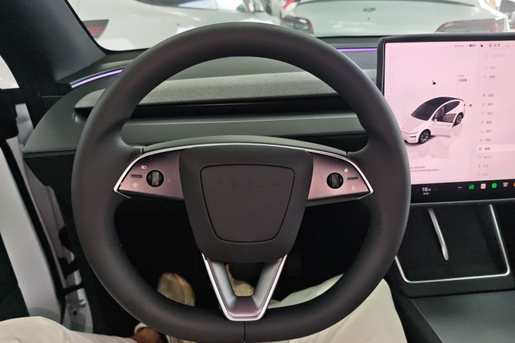 特斯拉 Model Y L 2025 汽车图片 #11