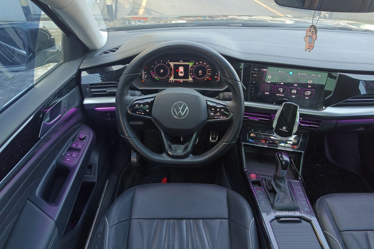 Volkswagen Passat 2022 car image #11