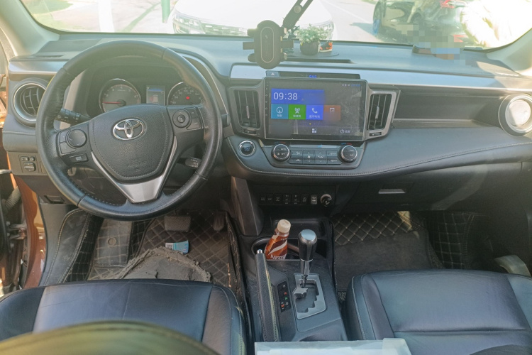 RAV4 2016 car image #11