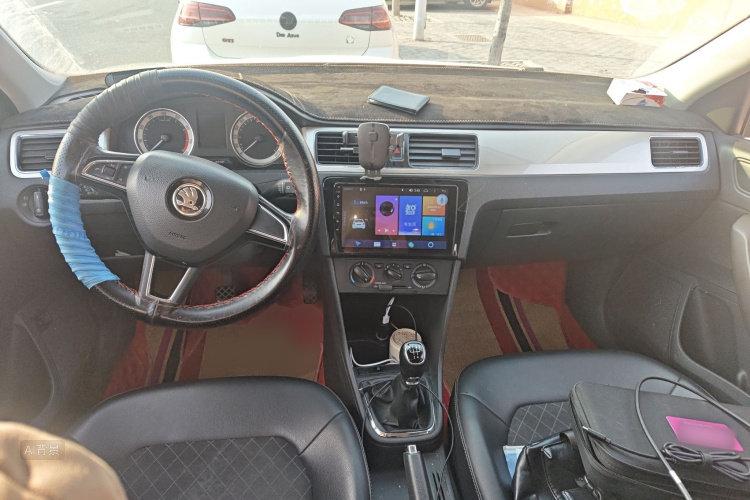 Skoda Rapid 2018 car image #11