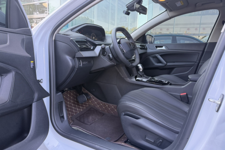 Peugeot 408 2025 car image #11