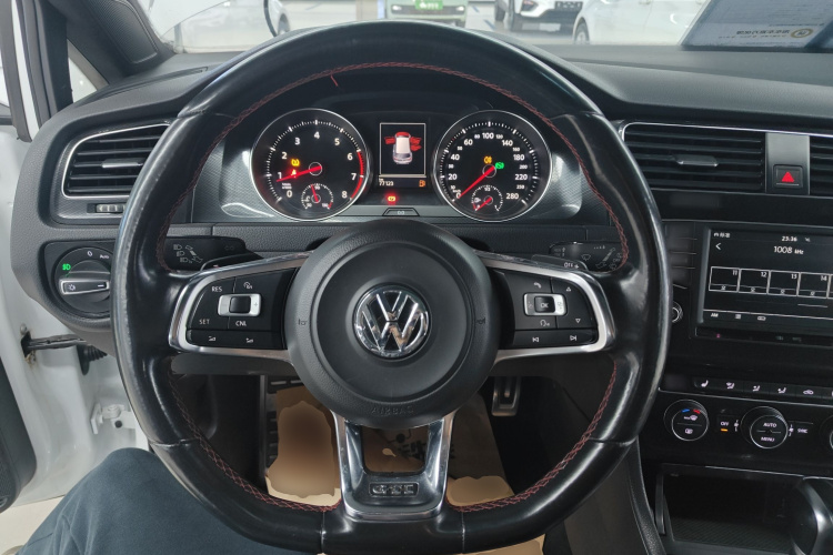 Volkswagen GolfGTI 2016 car image #11