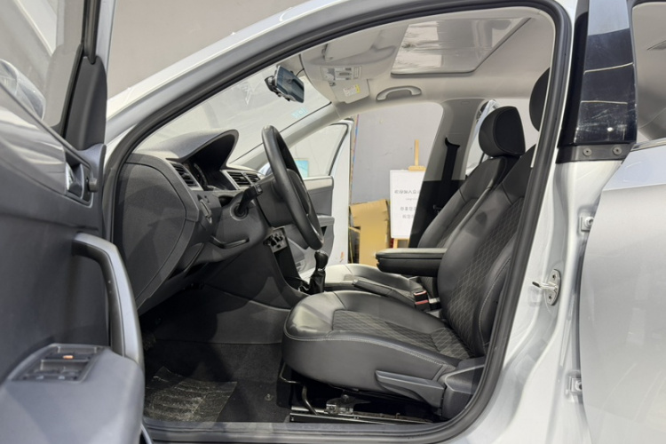 Skoda Rapid 2019 car image #11