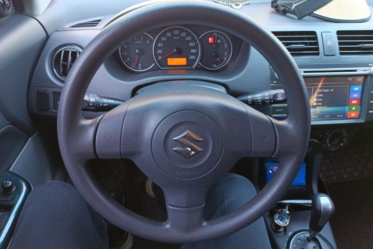 Suzuki Swift 2017 car image #11