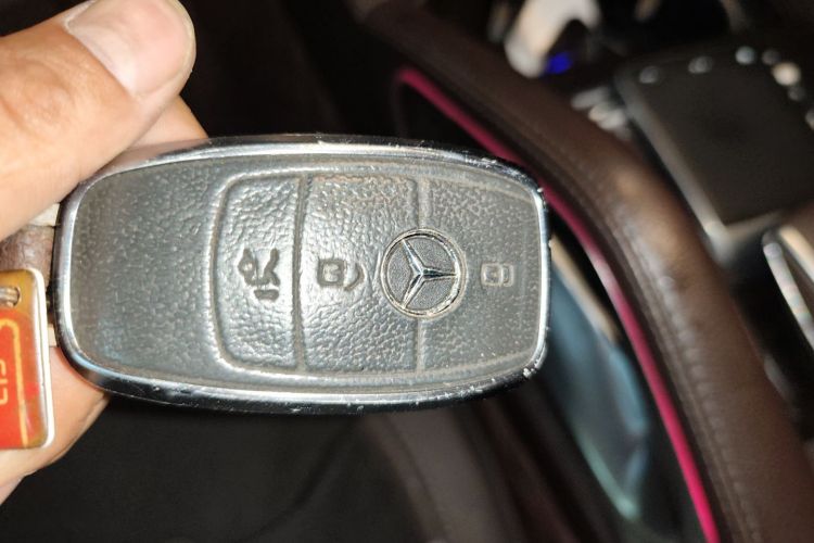 Mercedes-Benz GLE Class 2021 car image #11