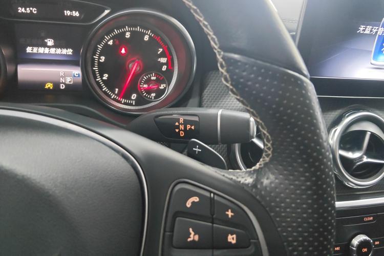 Mercedes-Benz GLA Class 2018 car image #11