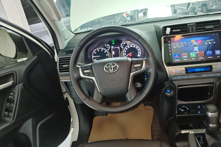 Toyota Land Cruiser Prado 2017 car image #11