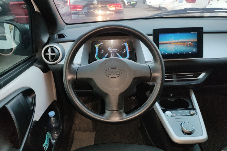 BYD e1 2021 car image #11