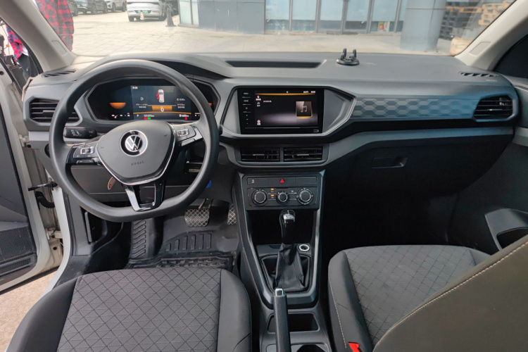 Volkswagen T-Cross 2022 car image #11