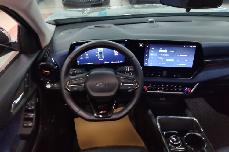 Chevrolet Equinox Plus 2024 car image #11