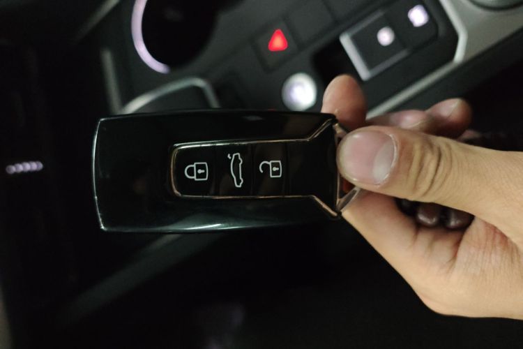 Volkswagen Touareg 2020 #11 Volkswagen Touareg 2020 car image #11