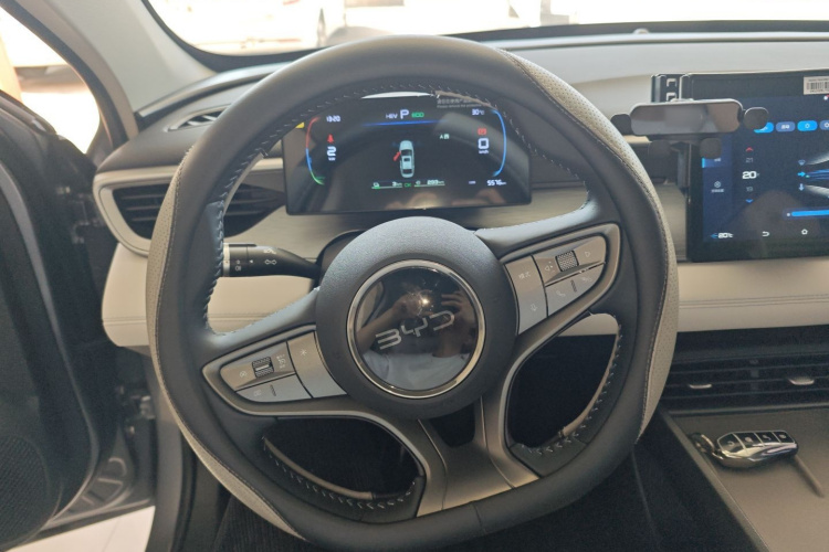BYD Seal 05 DM-i 2025 car image #11