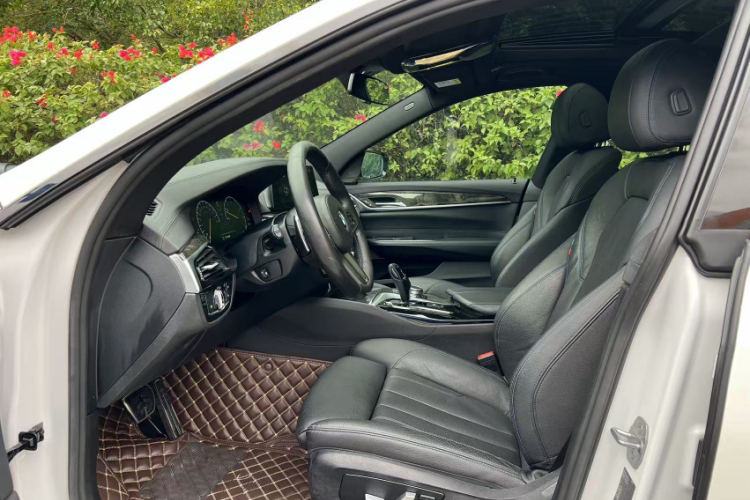 BMW 6 Series GT 2019 car image #11