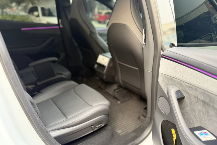 特斯拉 Model Y L 2025 汽车图片 #11