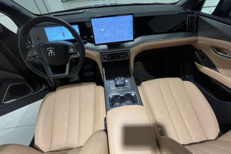 BYD SongL DM-i 2025 #11 BYD SongL DM-i 2025 car image #11
