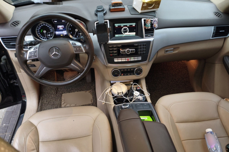 Mercedes-Benz M Class 2015 car image #11