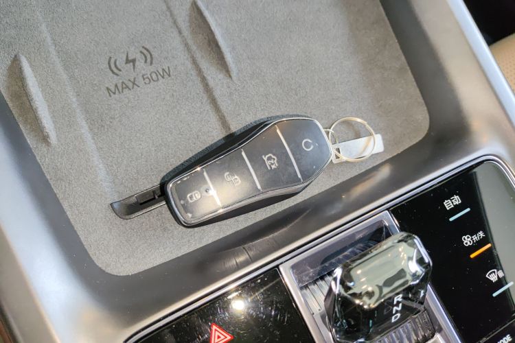 BYD Seal 07 DM-i 2025 immagine di auto #11