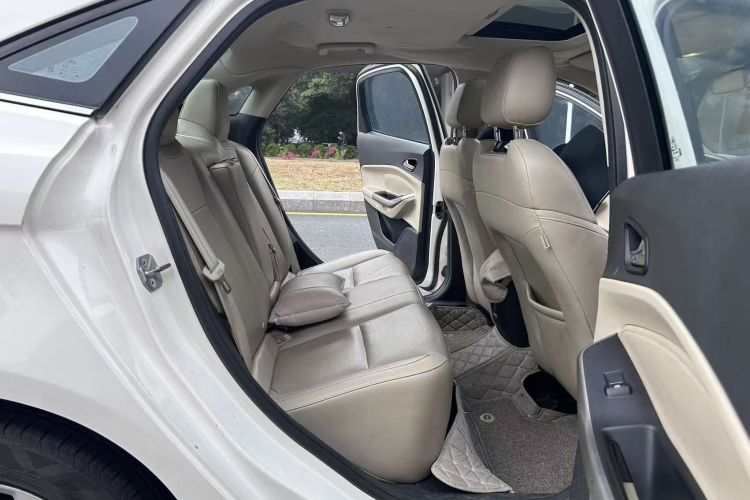 Ford Escort 2015 #11 Ford Escort 2015 immagine di auto #11