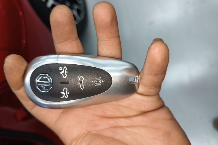 MG Cyberster 2024 car image #11