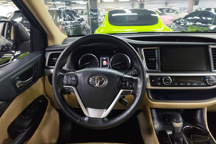 Toyota Highlander 2018 car image #11
