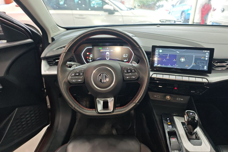 5 2021 immagine di auto #11