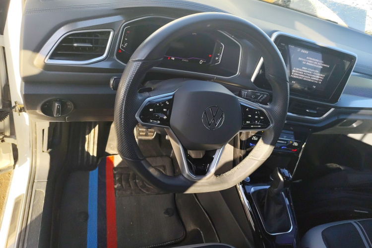 T-Roc 2023 car image #11