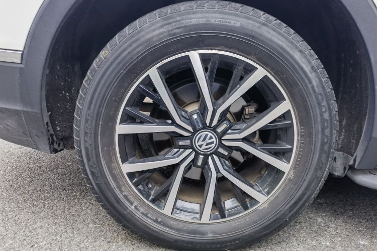 Volkswagen Tiguan L 2017 car image #11