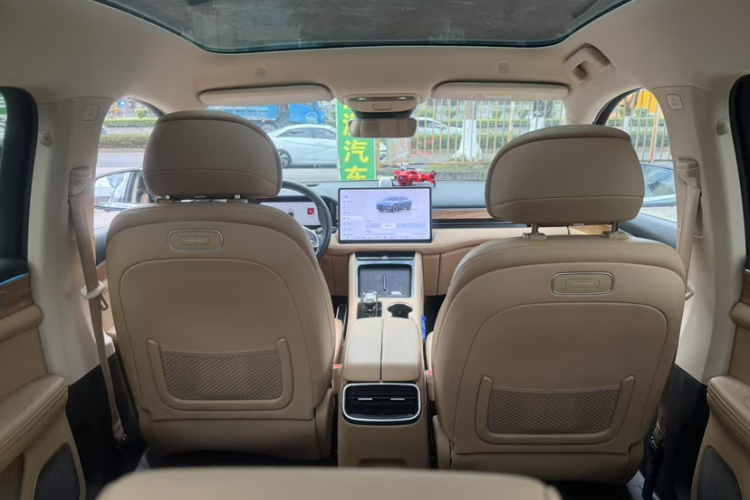 2023 car image #11
