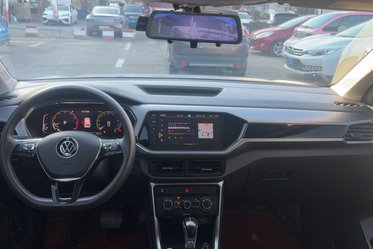 Volkswagen T-Cross 2023 car image #11