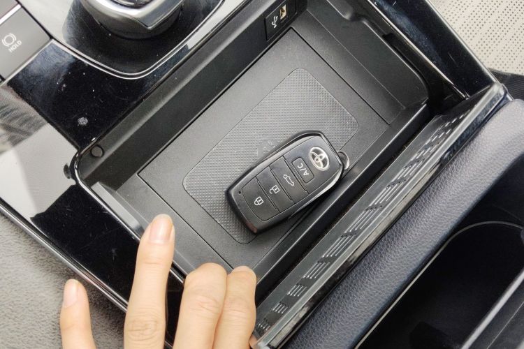 Toyota bZ4X 2022 immagine di auto #11