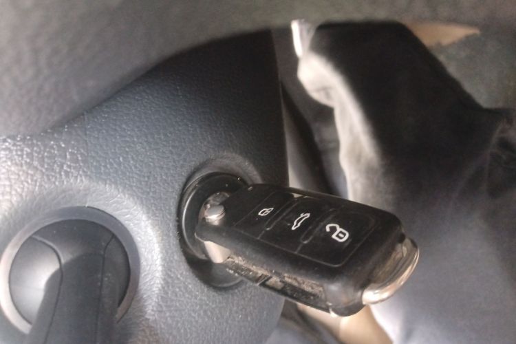 Skoda Rapid 2017 car image #11